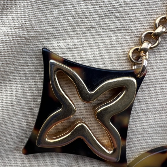 Authentic Louis Vuitton Tortoise Shell Resin Insolence Key Holder and Bag Charm - Picture 10 of 14